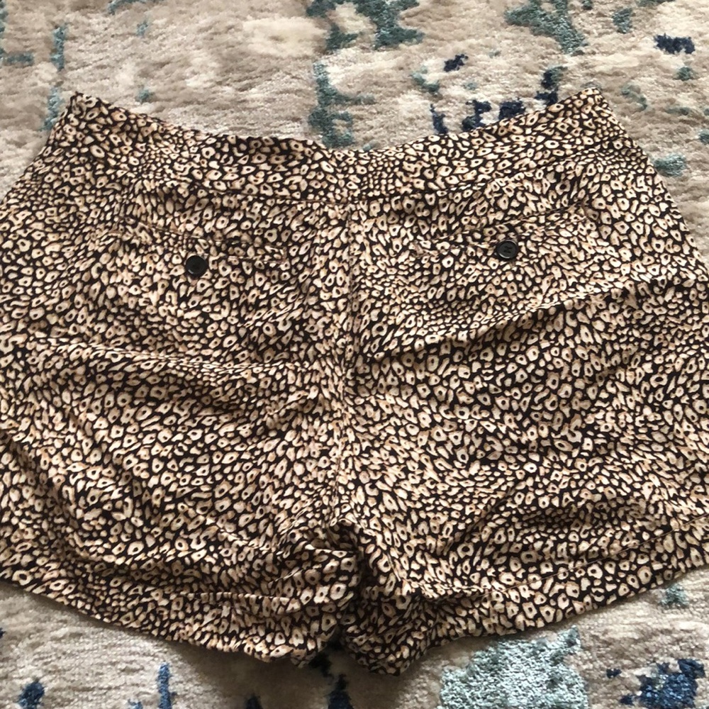 Madison Patterned Shorts - Picture 5 of 5